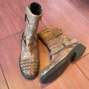 Latitude Femme distressed moto leather boots